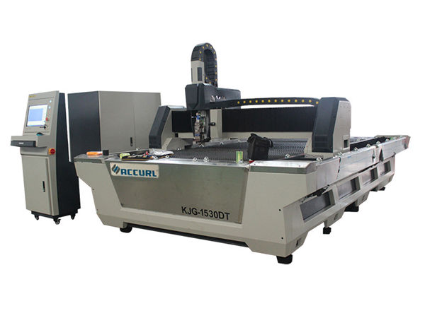 máy cắt laser sợi với vỏ bảo vệ và bàn trao đổi